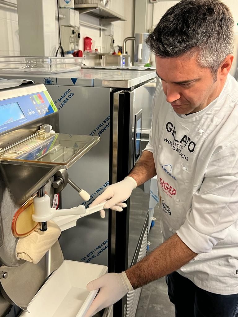 Corsi di gelateria MAGI SERVICE SRL a Firenze e Livorno Forniture complete per gelaterie, bar, pasticcerie e ristorazione